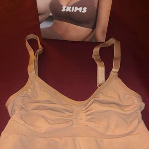 NWT Skims Sculpting Bra